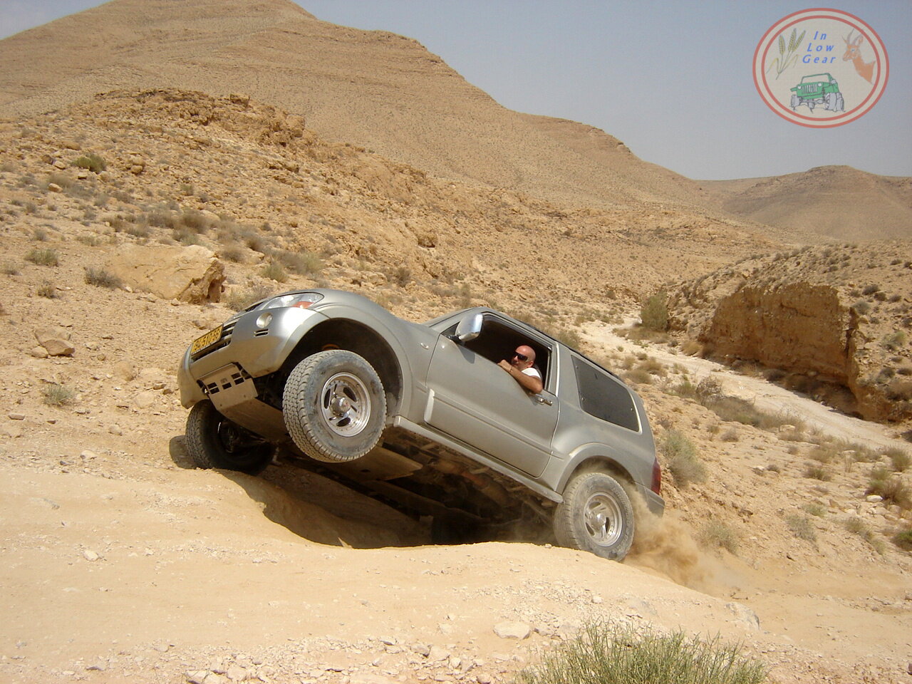 Off road 4x4 tours: Negev, Nitsana, BeErotaim to Mitspe Ramon. טיולי ג'יפים: ניצנה למצפה רמון דרך בארותיים ונחל אלות